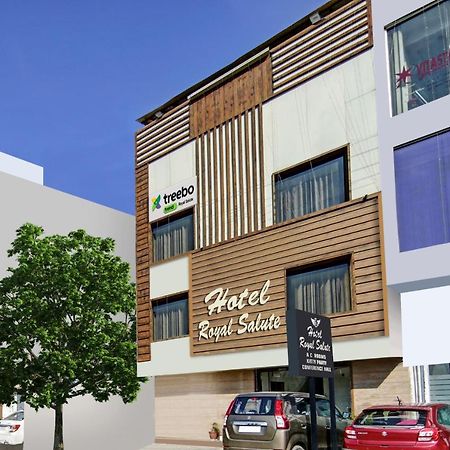 Отель Treebo Royal Salute, Zirakpur Экстерьер фото