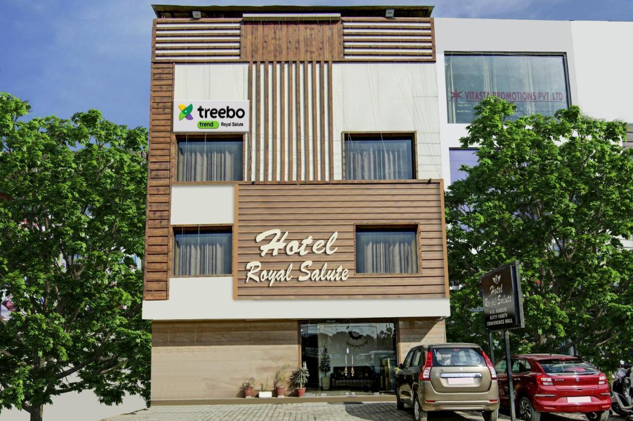 Отель Treebo Royal Salute, Zirakpur Экстерьер фото